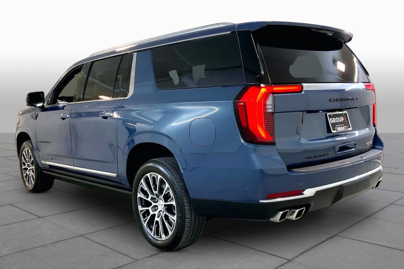 Used 2025 GMC Yukon XL Denali w/ Sun & Power Step Package AWD/4WD image 11