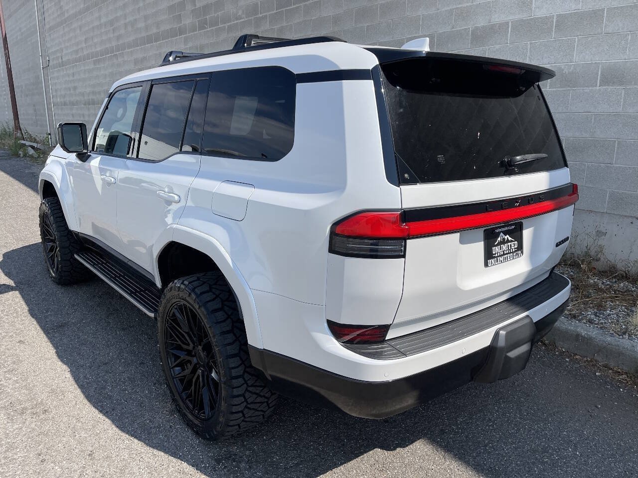 Used 2024 Lexus GX 550 w/ Accessory Package (Z1) AWD/4WD image 24