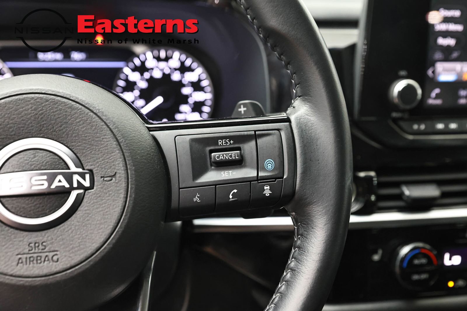 Used 2022 Nissan Pathfinder SV AWD/4WD image 16