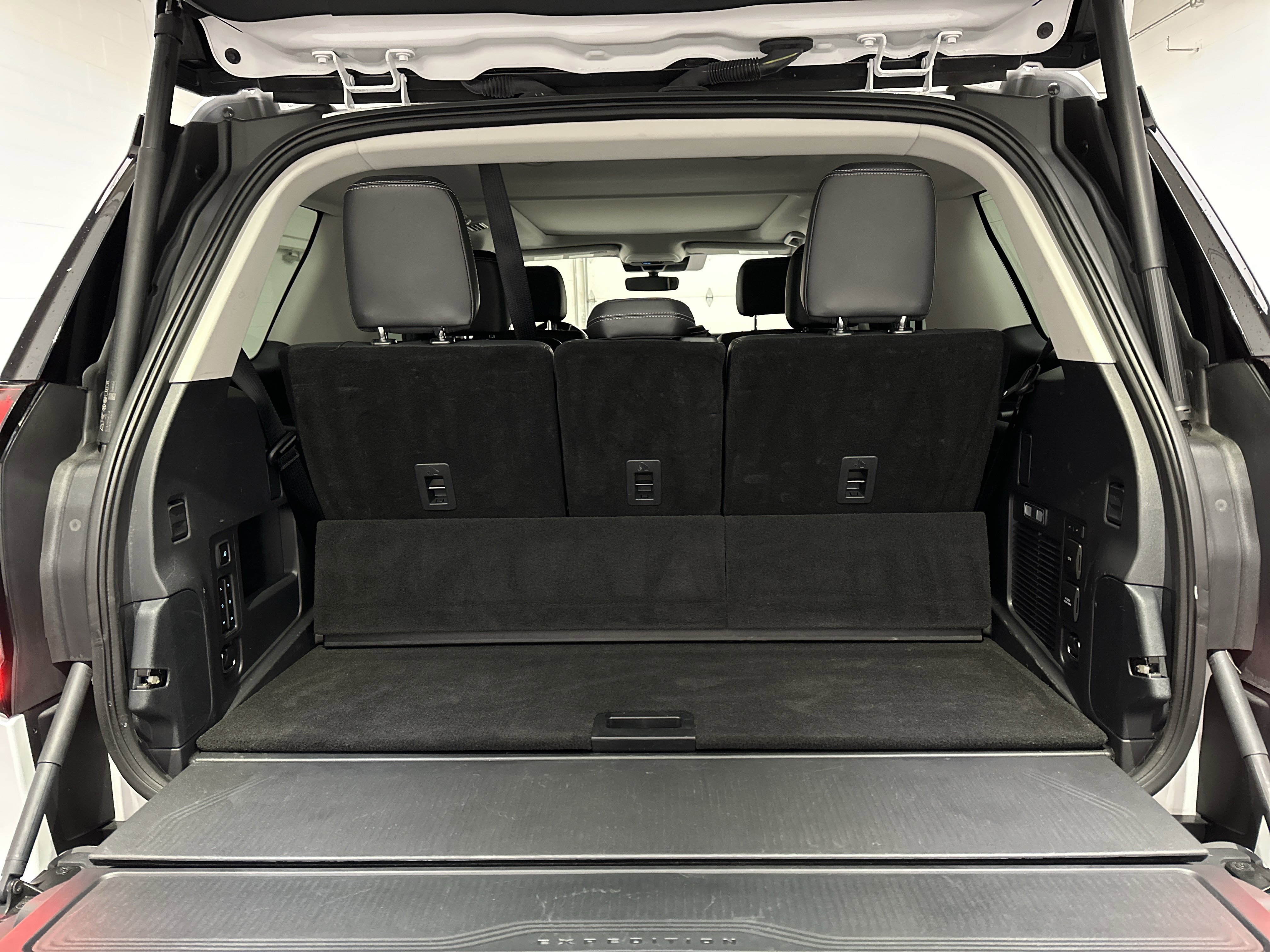 Used 2025 Ford Expedition Platinum image 15
