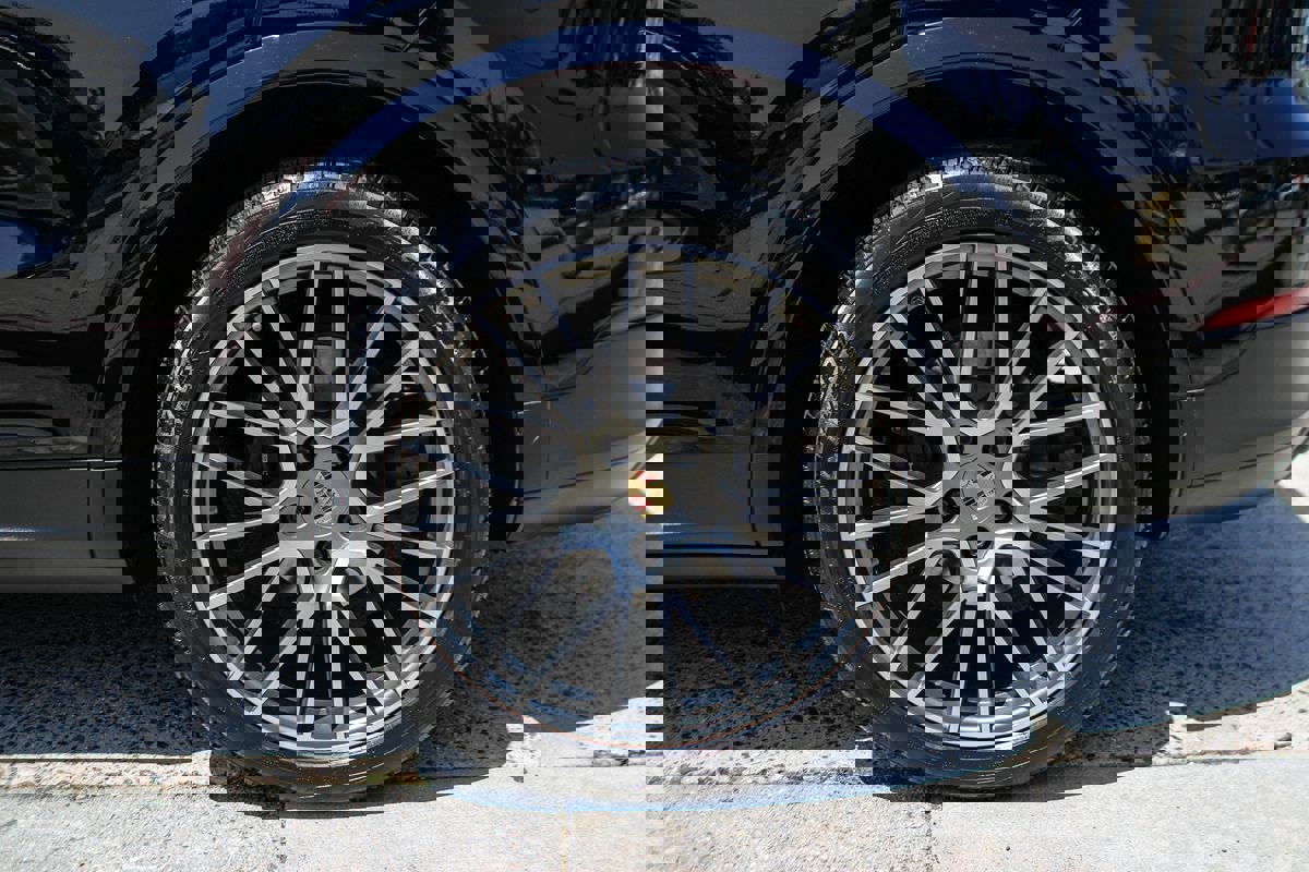 Used 2023 Porsche Cayenne Platinum Edition image 12