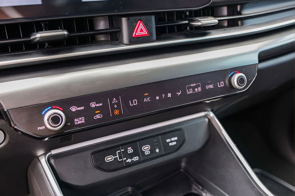 Used 2025 Kia Carnival SX FWD image 18