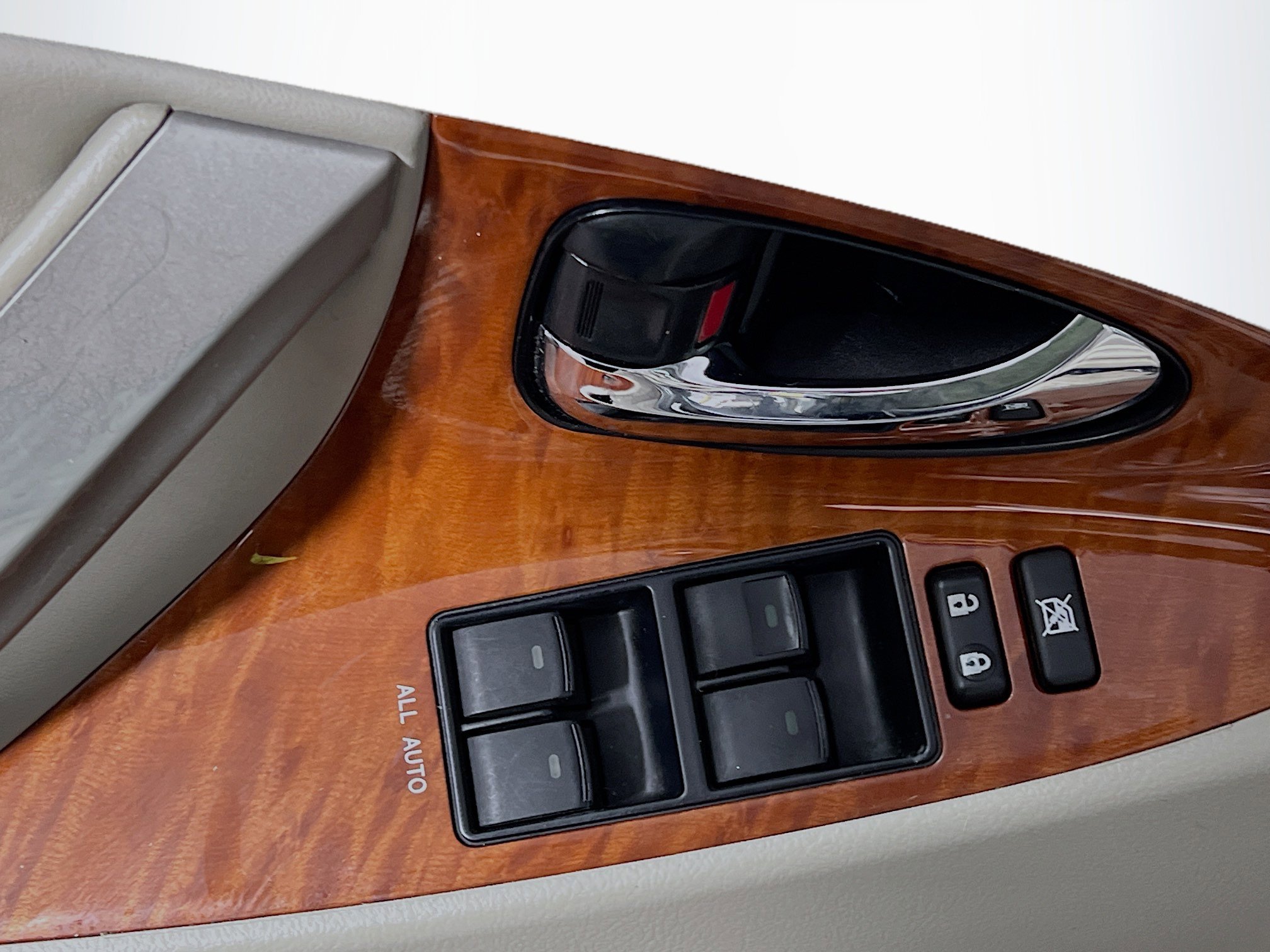 Used 2011 Toyota Camry XLE w/ SE/XLE Extra-Value Pkg image 17