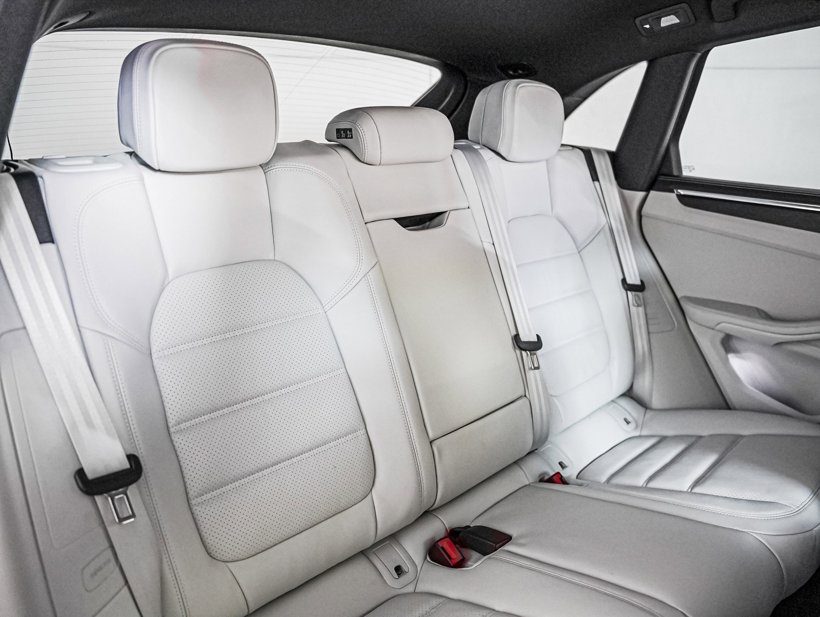 New 2026 Porsche Macan GTS image 6