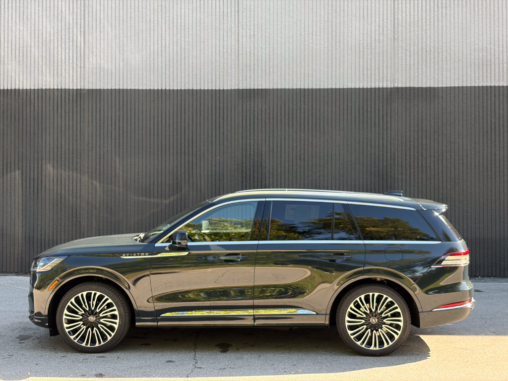 New 2027 Lincoln Aviator Black Label AWD/4WD image 4