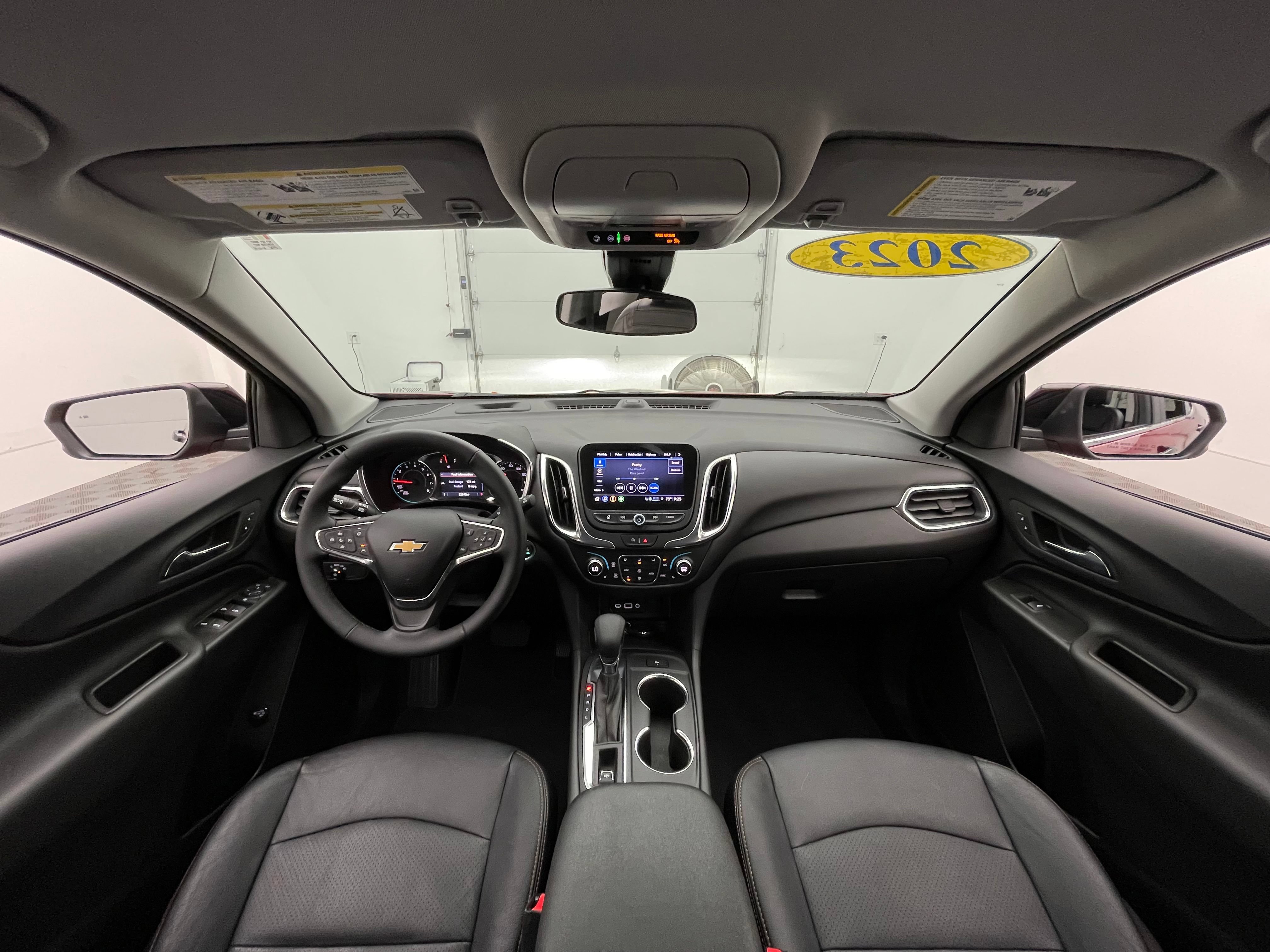 Used 2023 Chevrolet Equinox LT FWD image 3