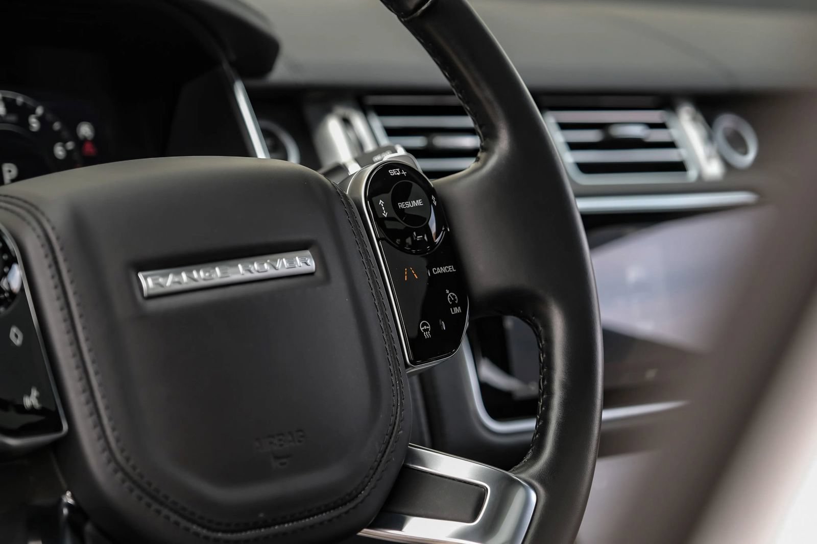 Used 2018 Land Rover Range Rover Autobiography AWD/4WD image 16