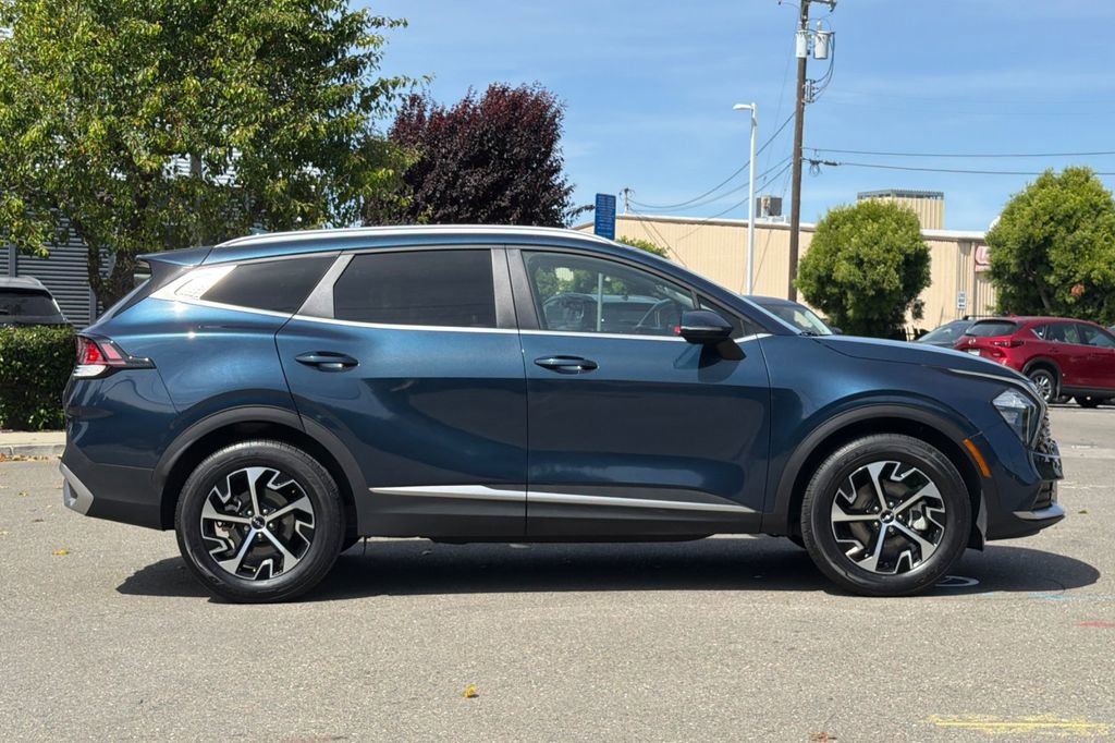 Used 2023 Kia Sportage EX AWD/4WD image 3