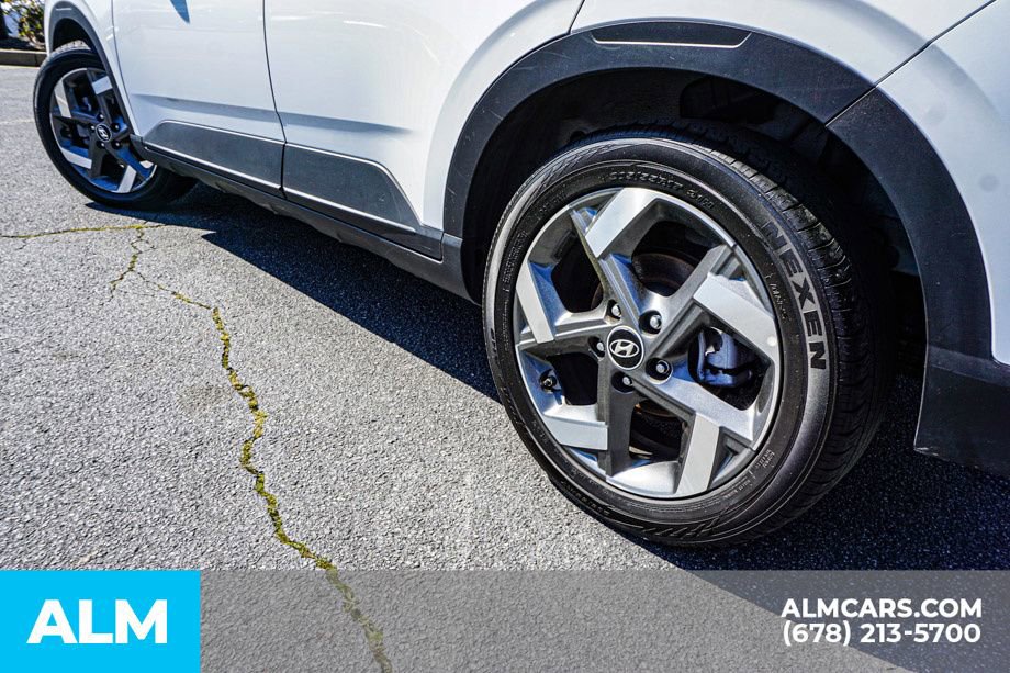 Used 2025 Hyundai Venue SEL image 16