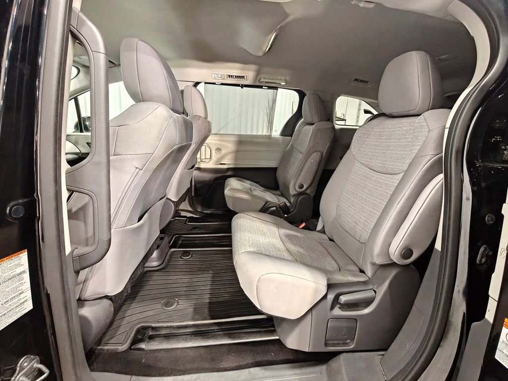 Used 2021 Toyota Sienna LE FWD image 25