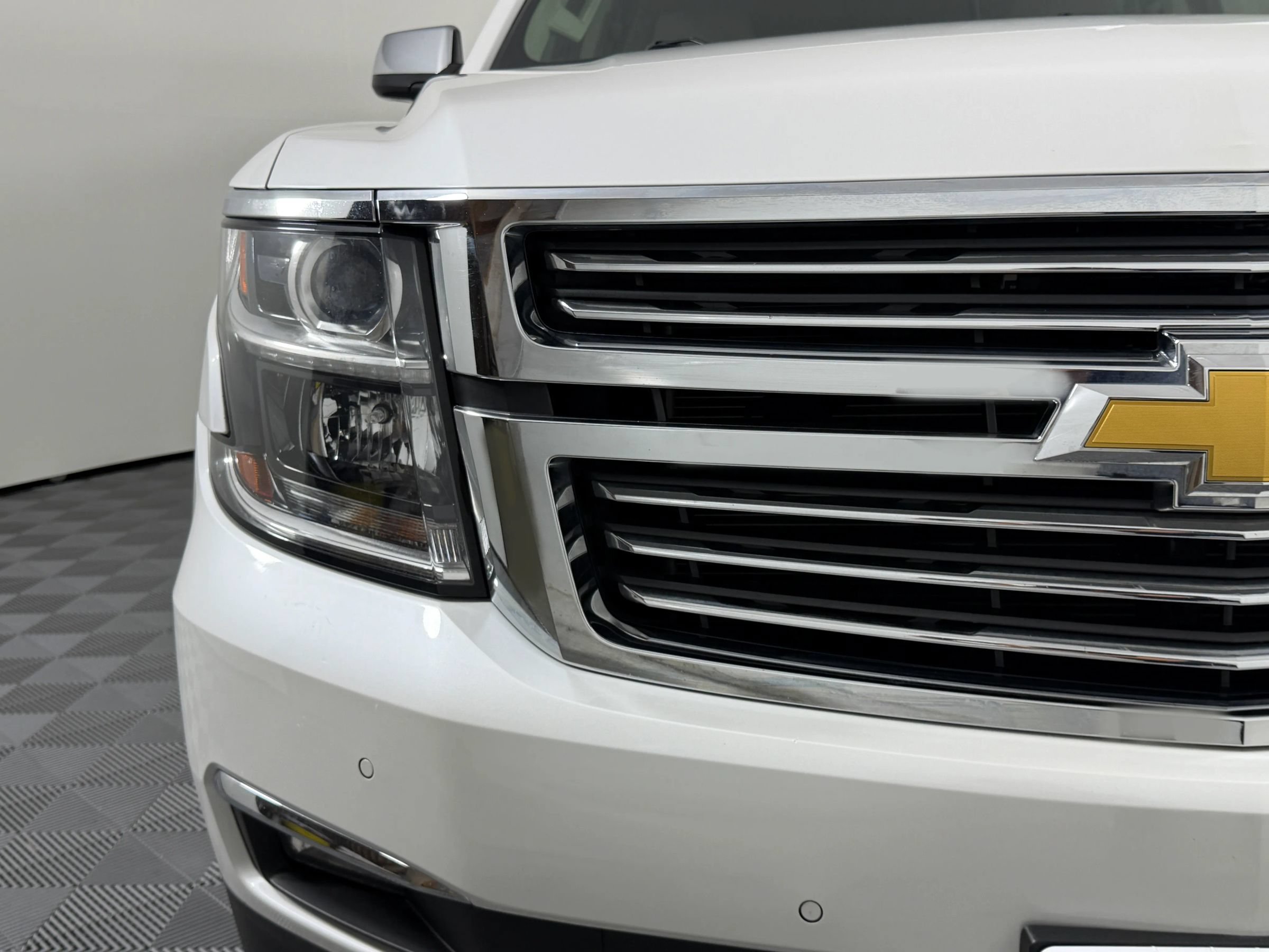 Used 2018 Chevrolet Suburban Premier AWD/4WD image 4