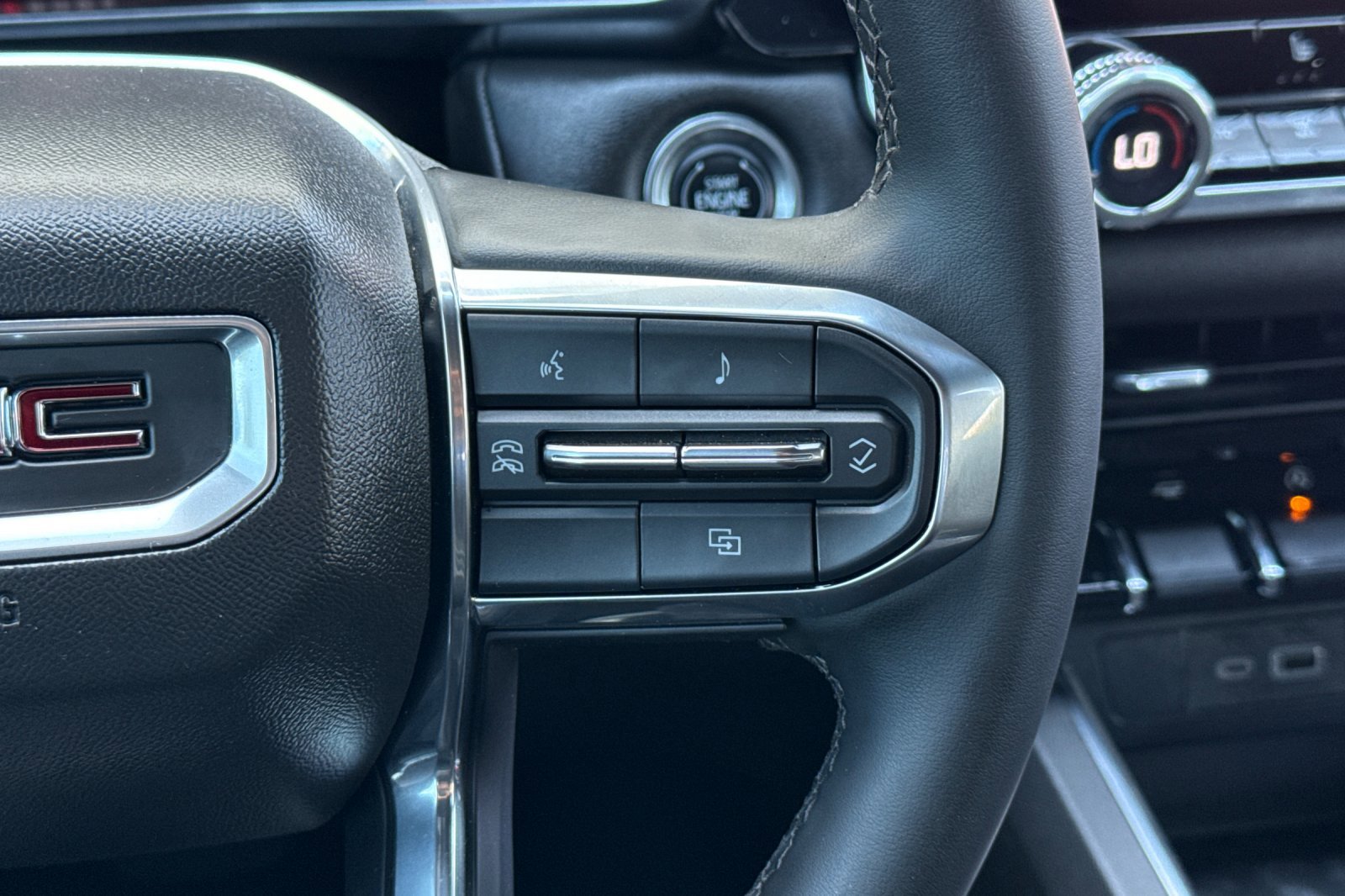 Used 2024 GMC Canyon Elevation w/ Convenience Package image 31