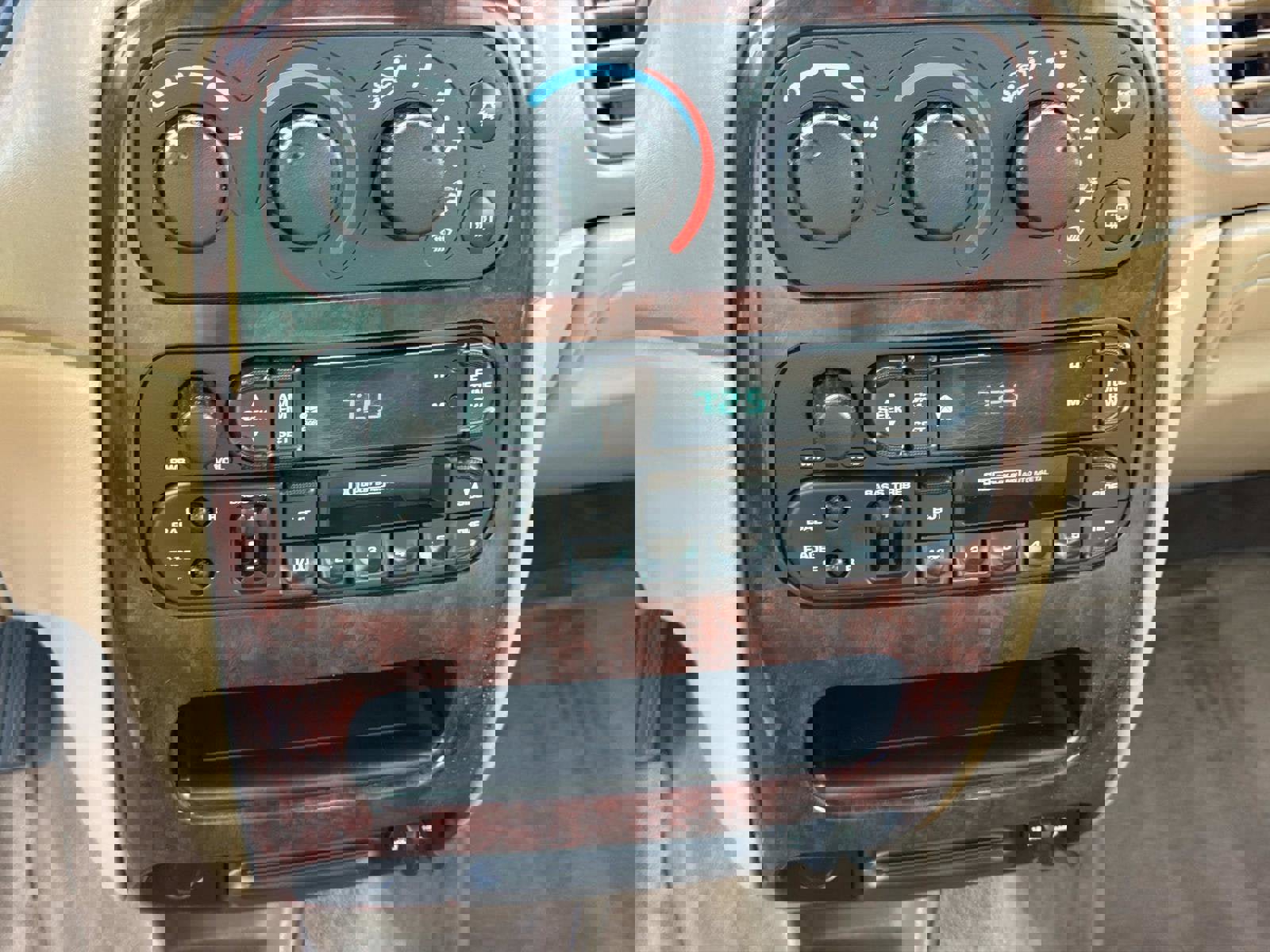 Used 2000 Chrysler Concorde LX image 9