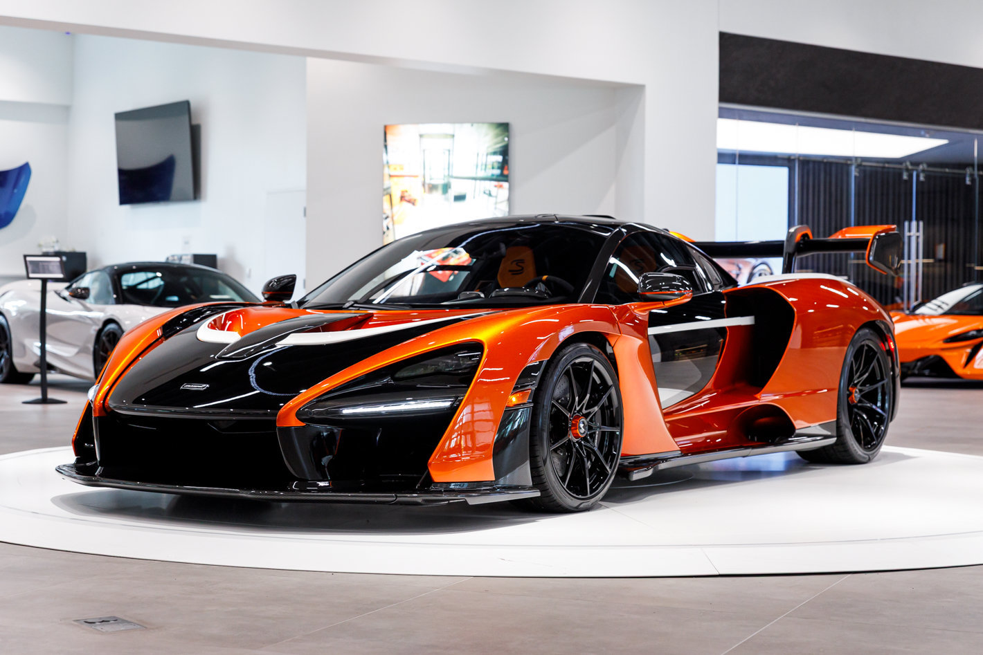 Used 2019 McLaren Senna RWD image 5