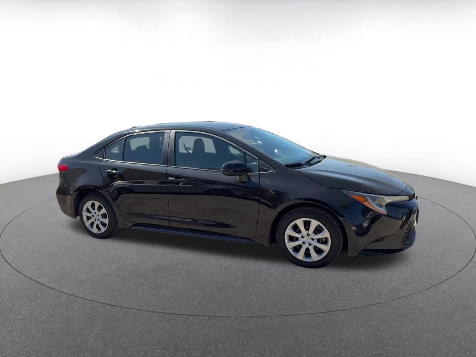 Used 2025 Toyota Corolla LE video 2