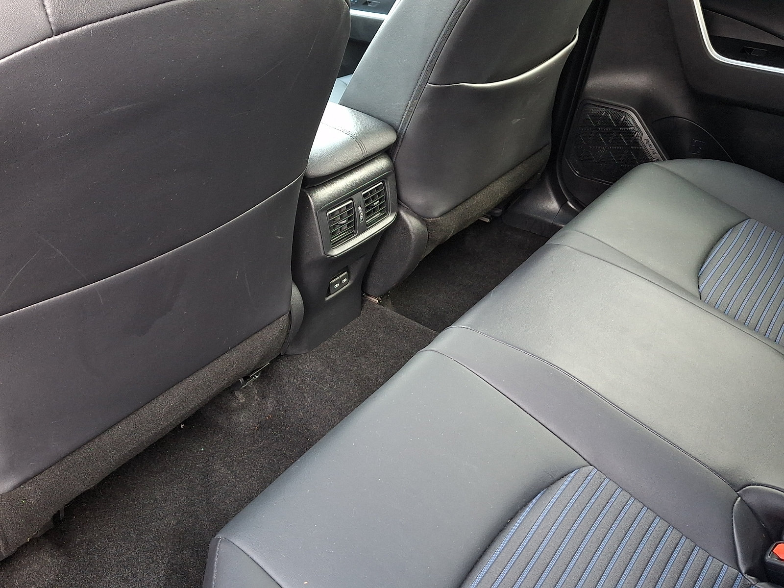 Used 2022 Toyota RAV4 XSE w/ XSE Grade Weather Package AWD/4WD image 11