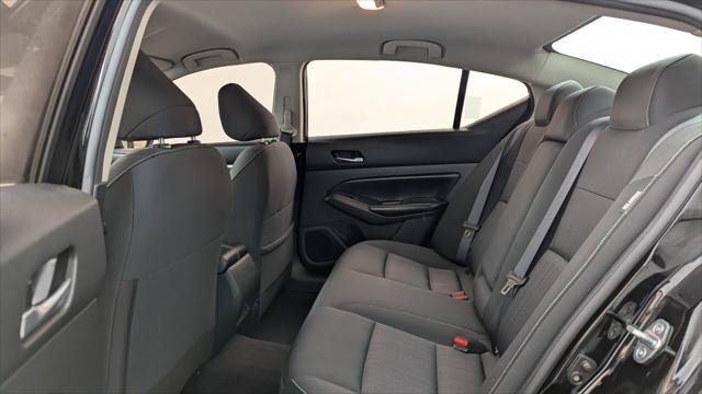 Used 2022 Nissan Altima 2.5 SV FWD image 16