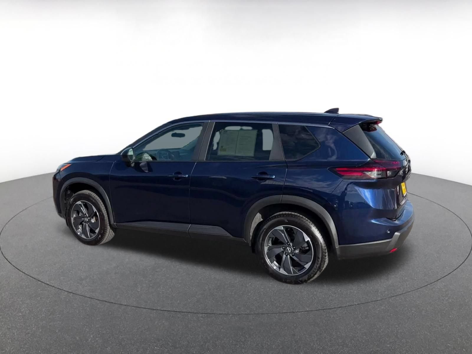 Used 2025 Nissan Rogue SV FWD image 9