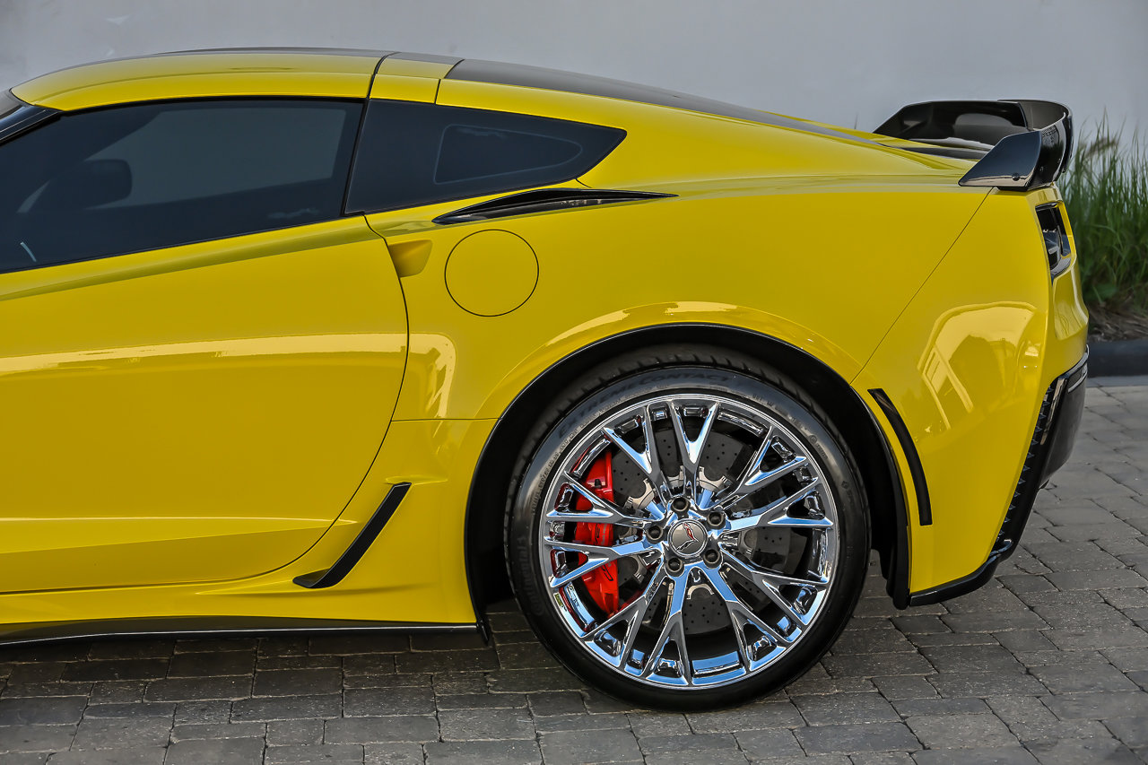 Used 2016 Chevrolet Corvette Z06 w/ 3LZ Preferred Equipment Group RWD image 12