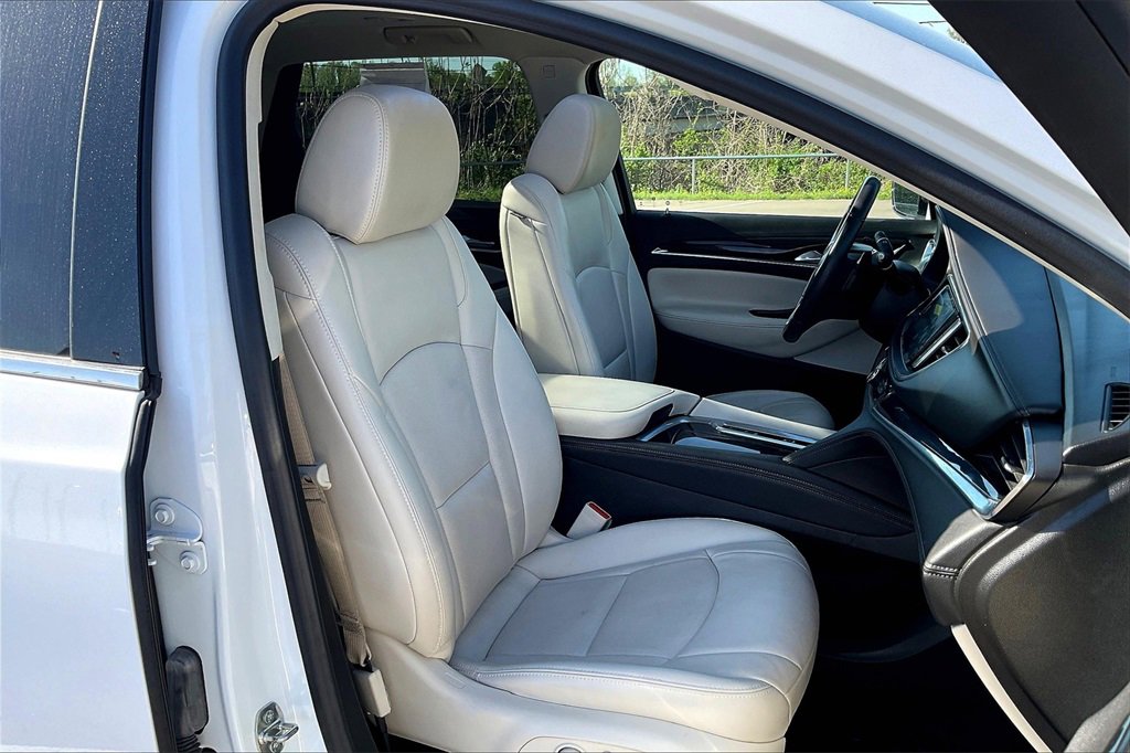 Used 2023 Buick Enclave Essence w/ Experience Buick Package image 7