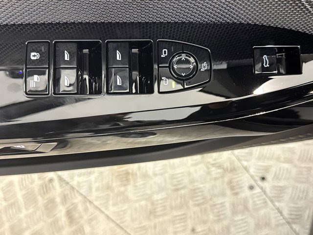 Used 2025 BMW i7 eDrive50 w/ M Sport Package image 12