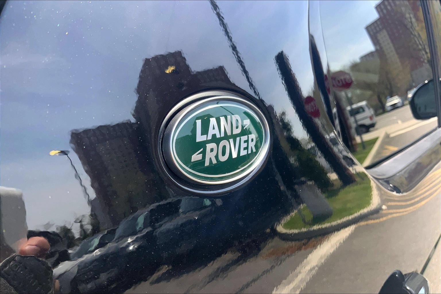 Certified 2025 Land Rover Discovery Dynamic SE AWD/4WD image 31