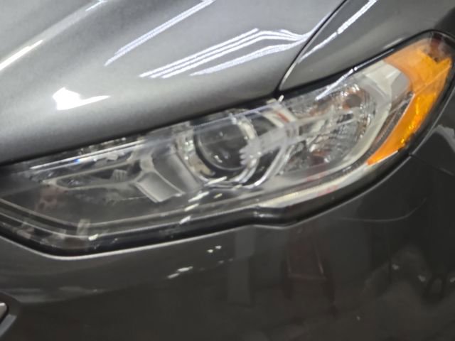 Used 2017 Ford Fusion SE image 31