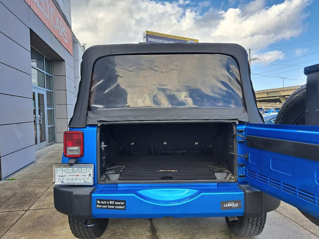 Used 2016 Jeep Wrangler Unlimited Sahara w/ Connectivity Group image 25