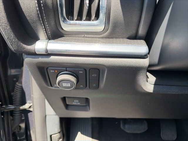 Used 2025 Ford Expedition Max Platinum w/ Stealth Performance Package image 15