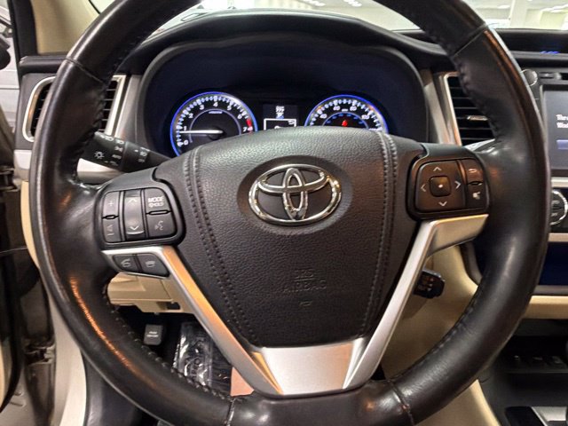 Used 2015 Toyota Highlander Limited AWD/4WD image 25