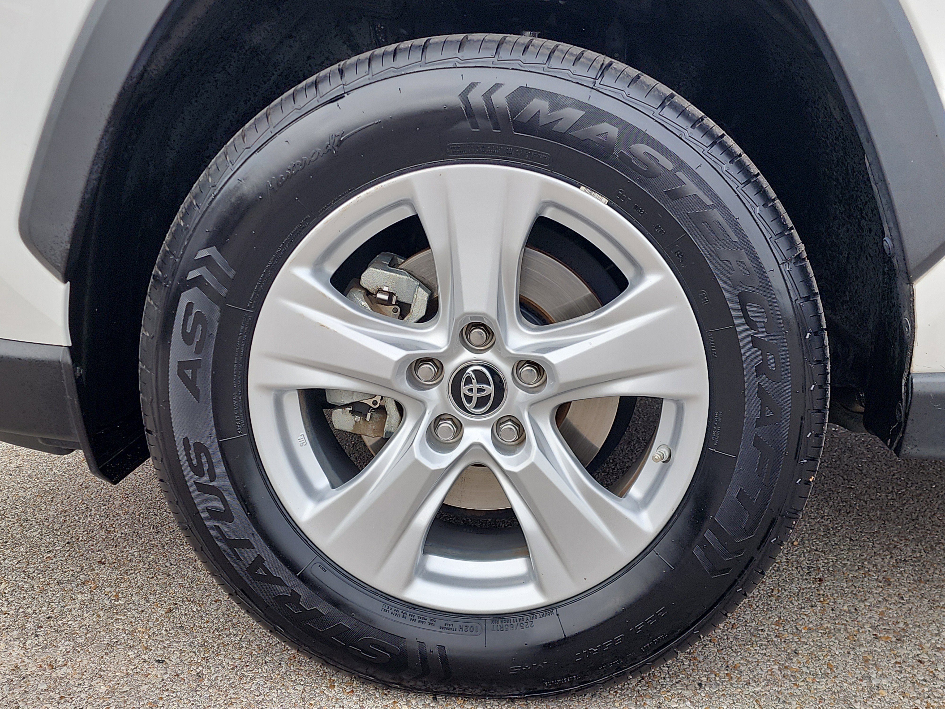 Used 2019 Toyota RAV4 XLE image 9