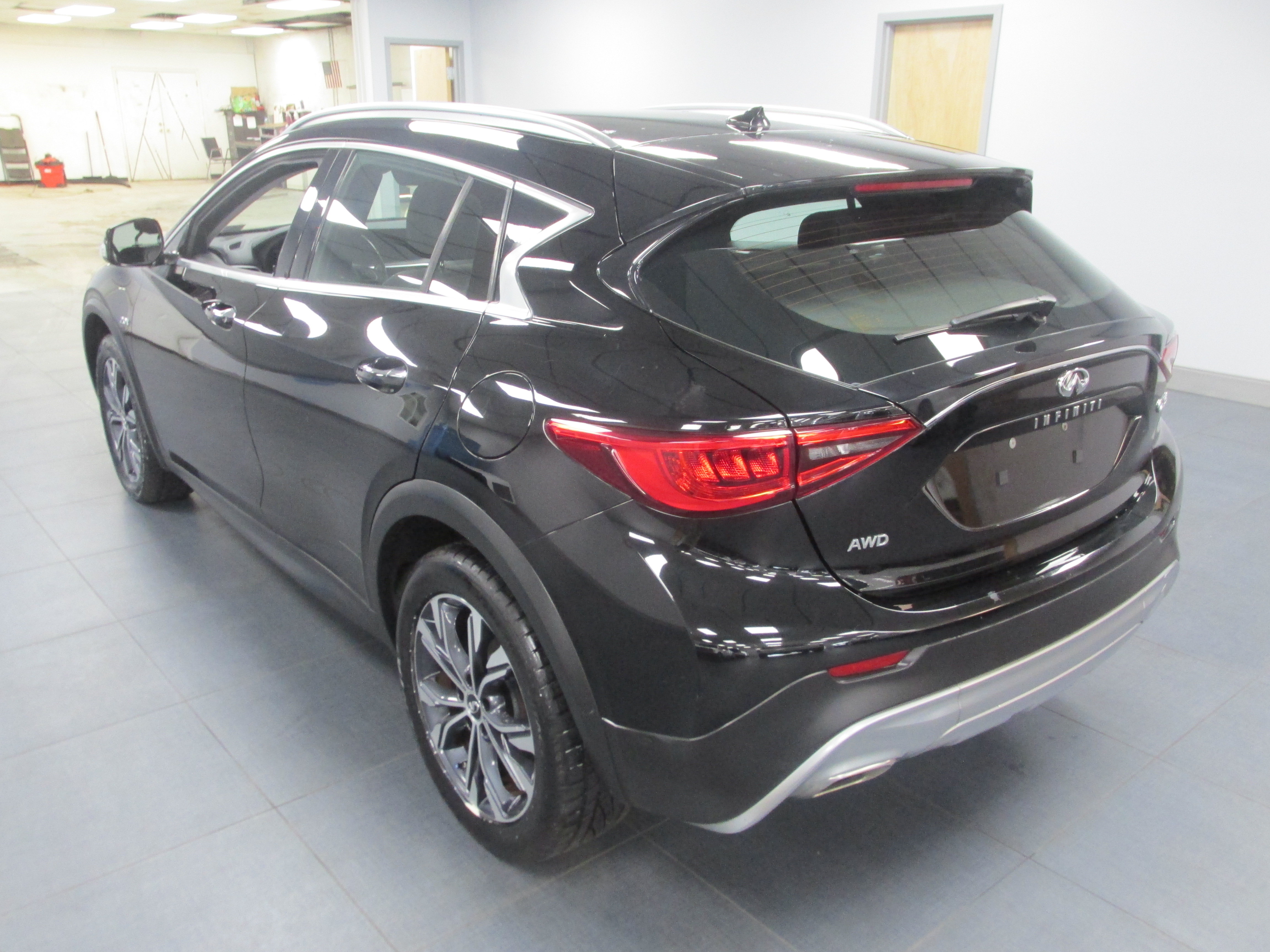 Used 2017 INFINITI QX30 AWD image 7