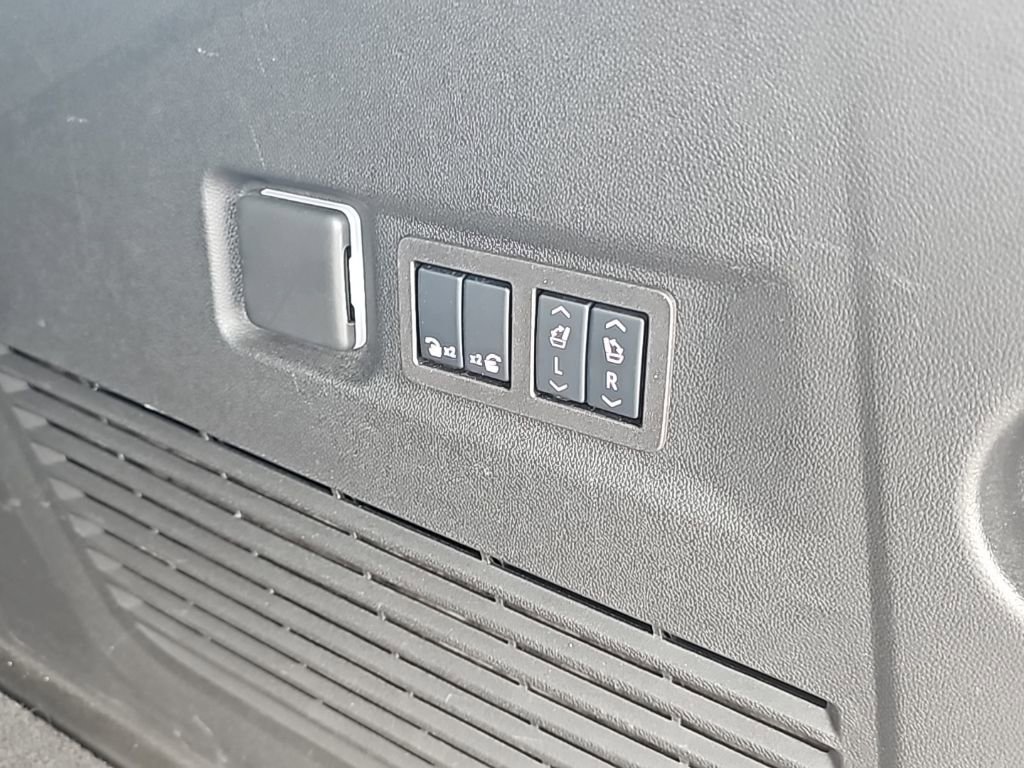 Certified 2024 GMC Yukon XL Denali w/ Max Trailering Package image 8