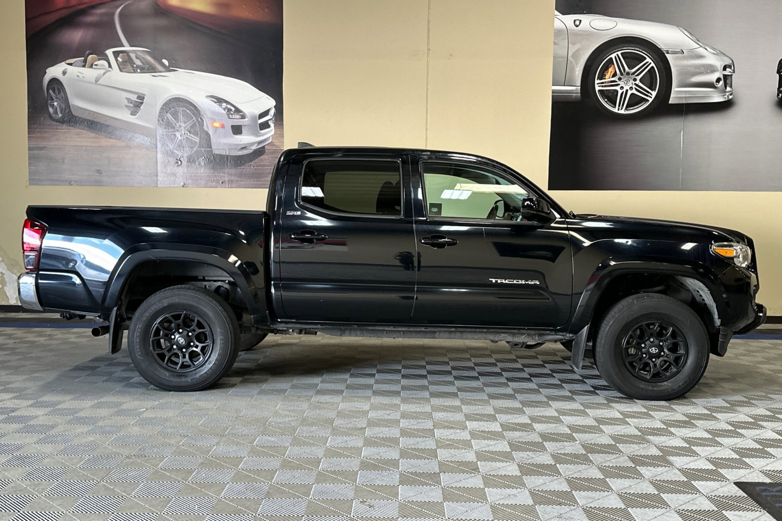 Used 2019 Toyota Tacoma SR5 image 3