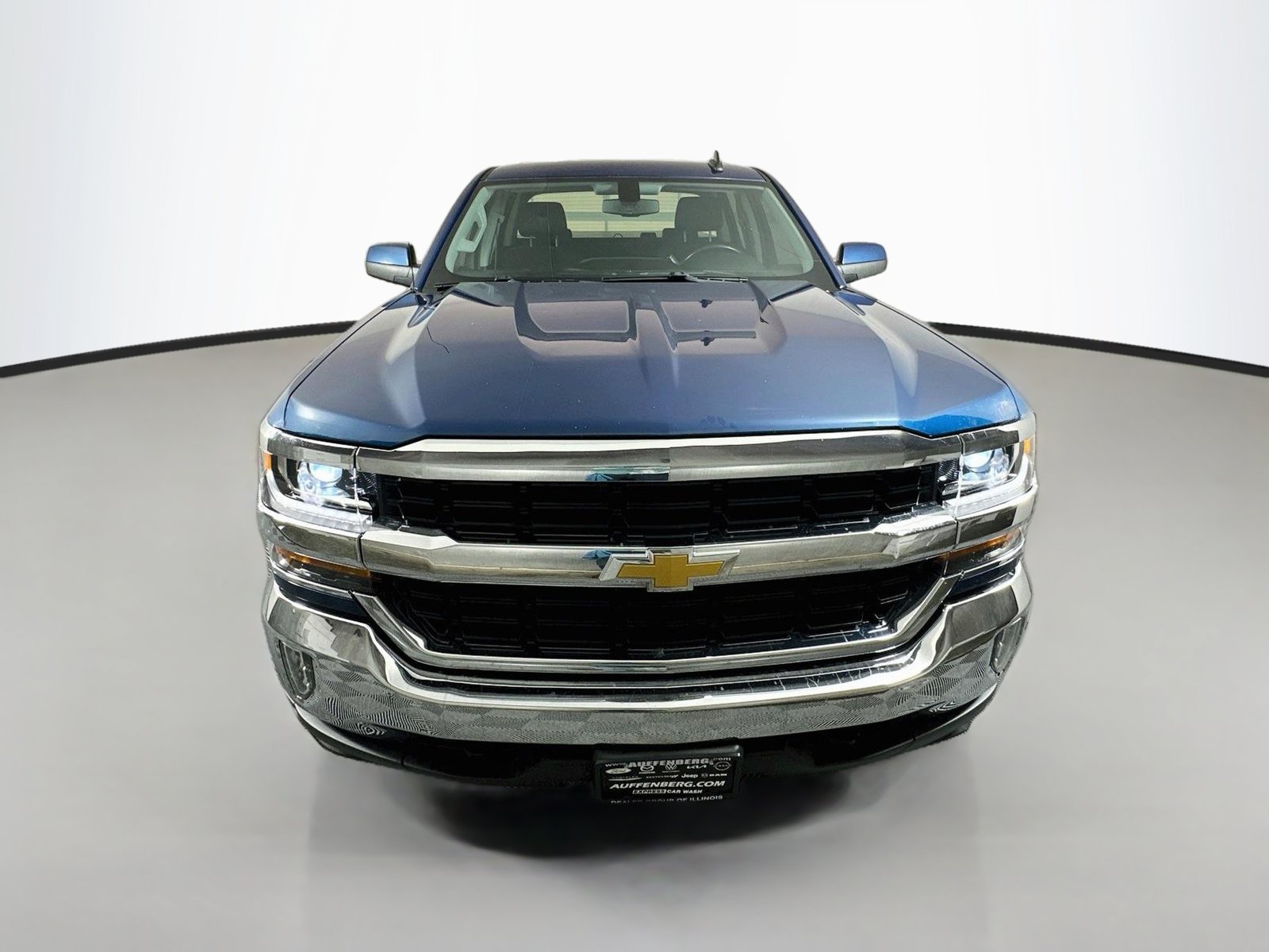 Used 2018 Chevrolet Silverado 1500 LT w/ LT Eassist Package AWD/4WD image 2