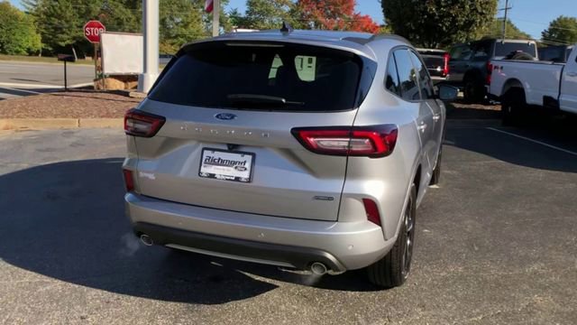 Used 2023 Ford Escape ST-Line Elite image 8