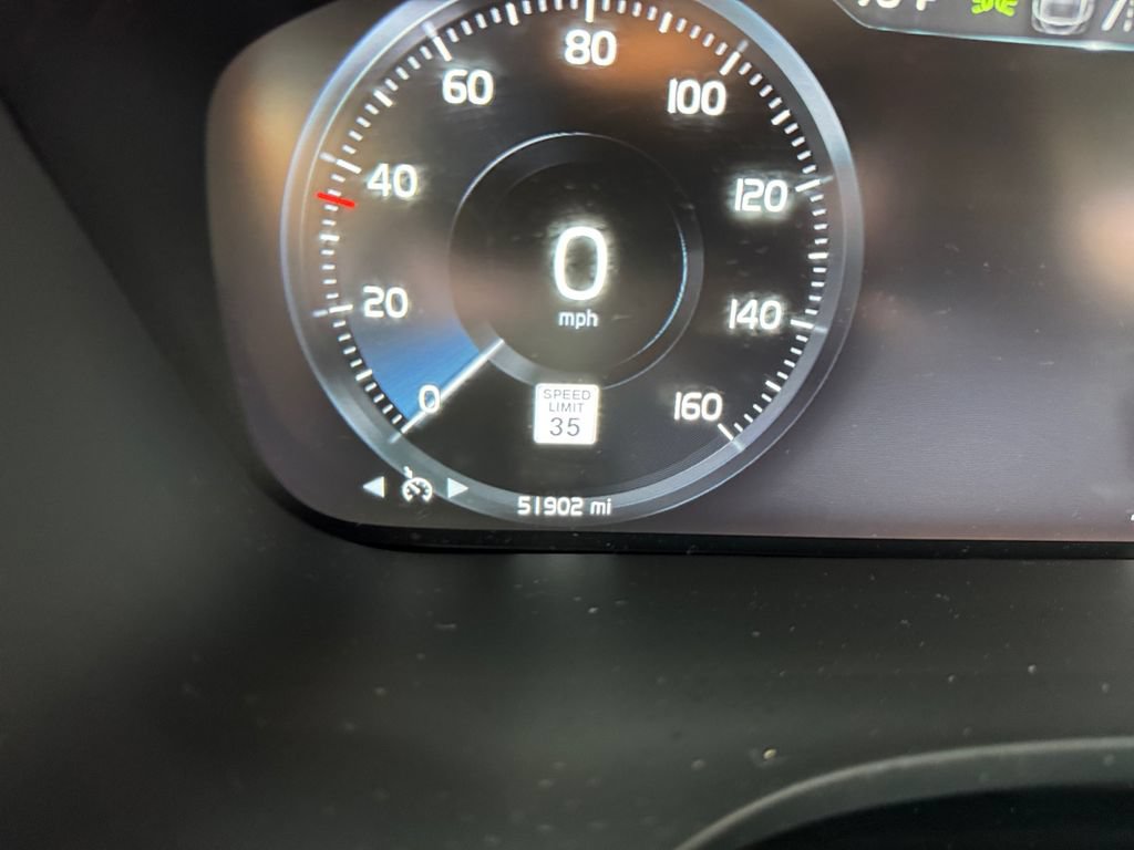Used 2020 Volvo XC60 T5 Momentum AWD/4WD image 23