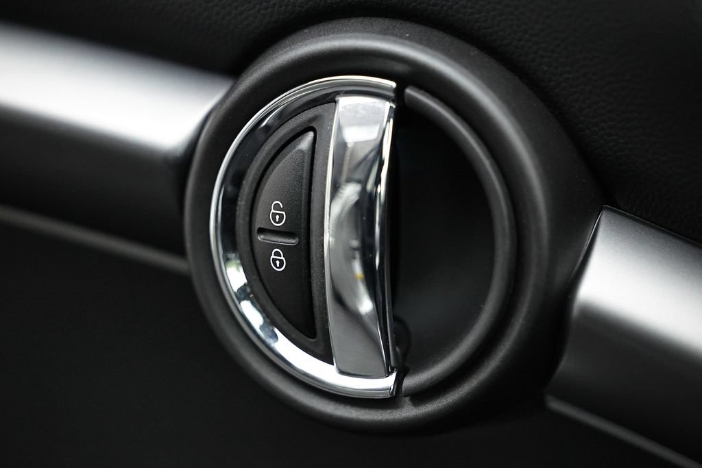 Used 2024 MINI Cooper 2-Door Hardtop FWD image 14