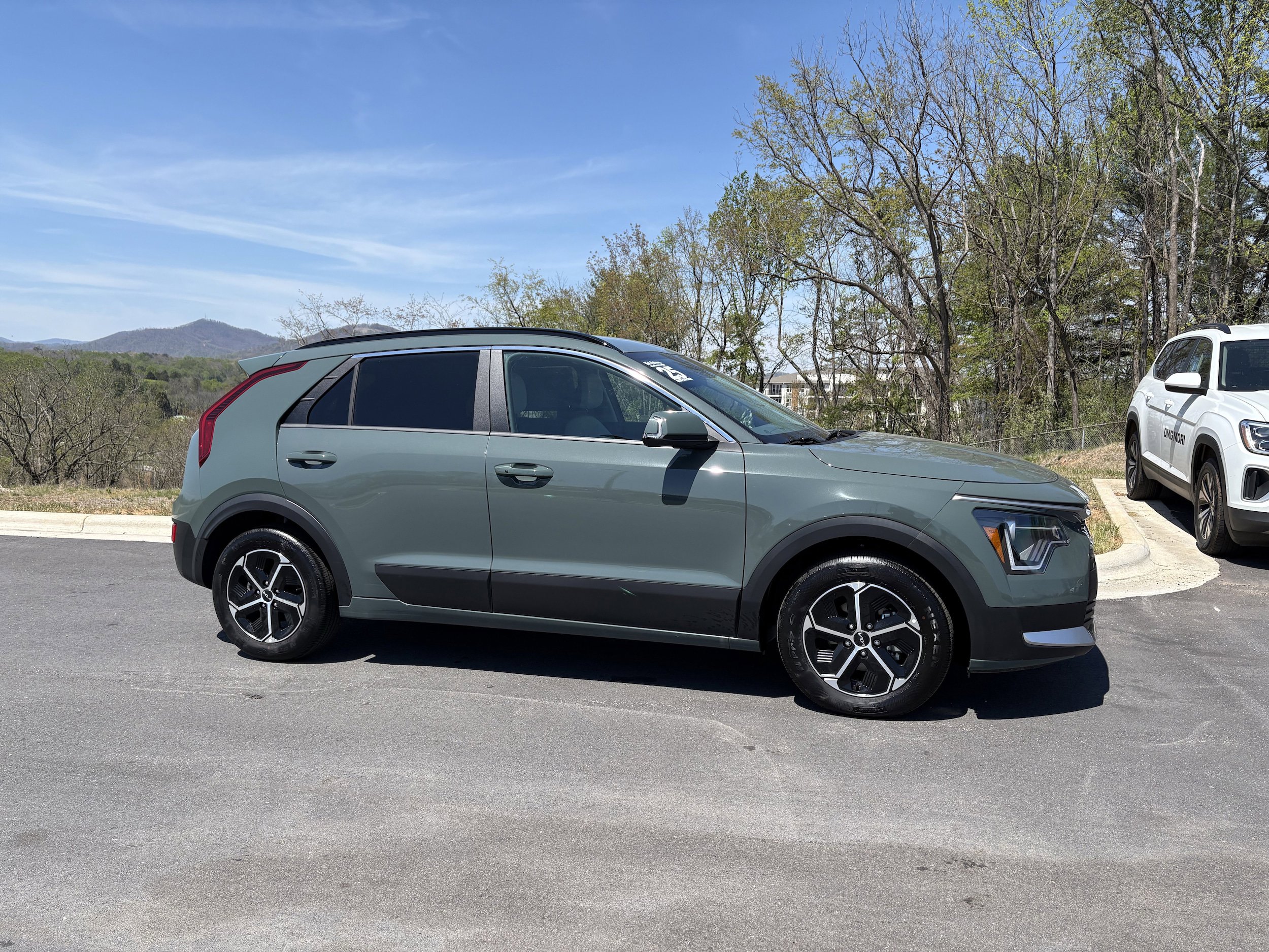 Used 2025 Kia Niro EX FWD image 7