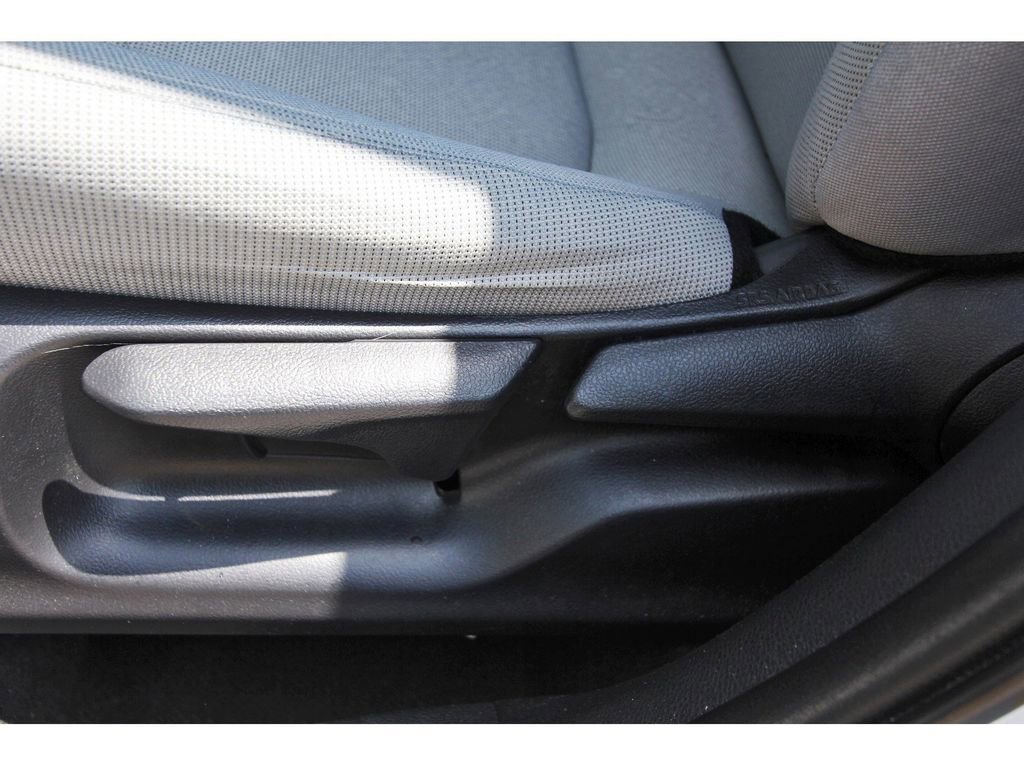 Used 2022 Toyota Corolla Cross LE FWD image 31