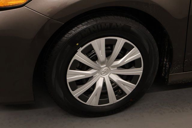 Used 2018 Toyota Camry LE image 8