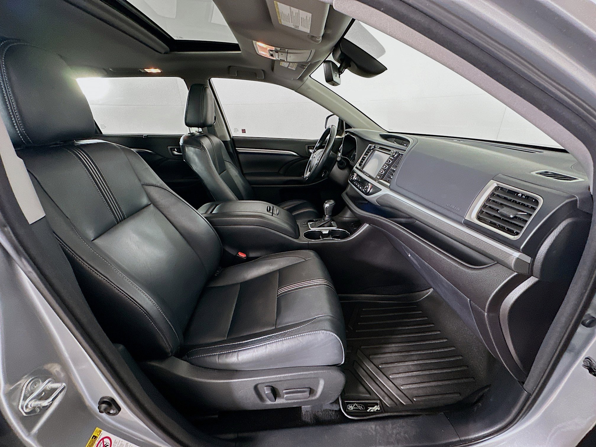 Used 2018 Toyota Highlander SE image 35