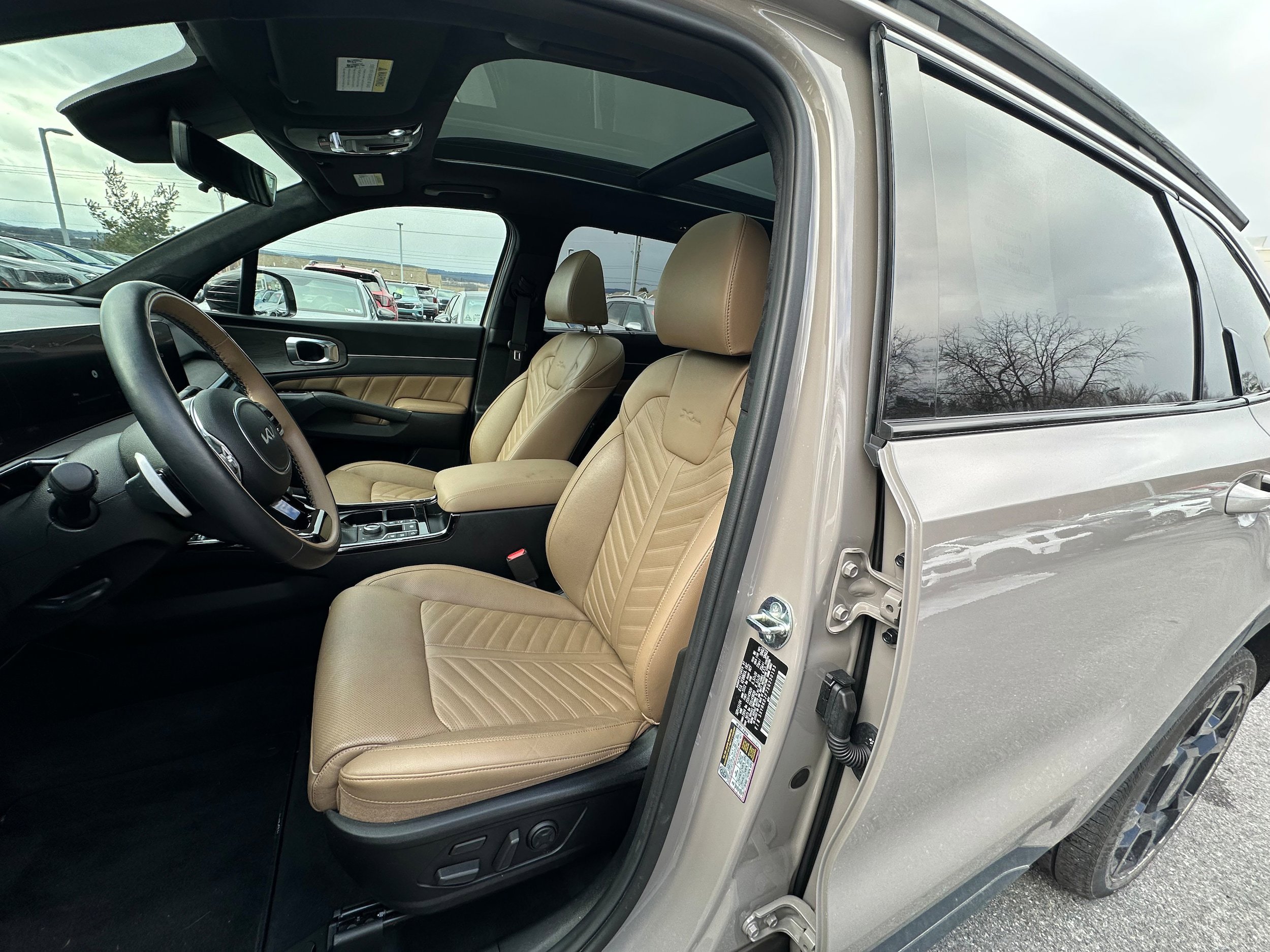 Used 2025 Kia Sorento SX Prestige w/ Olive Brown Leather Package image 40