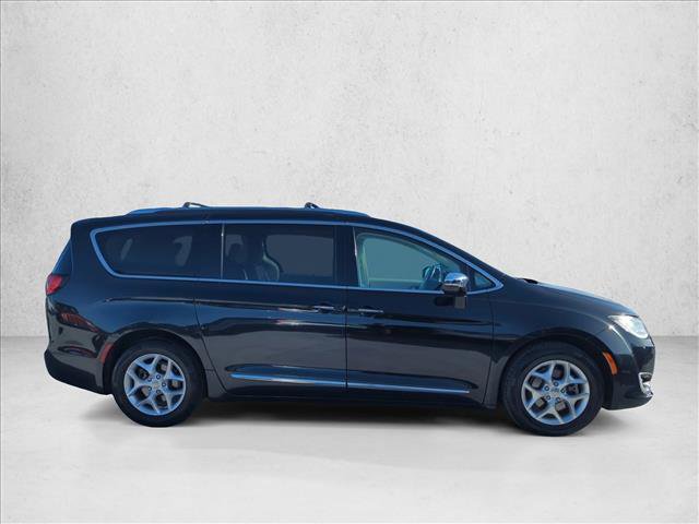 Used 2020 Chrysler Pacifica Limited image 4