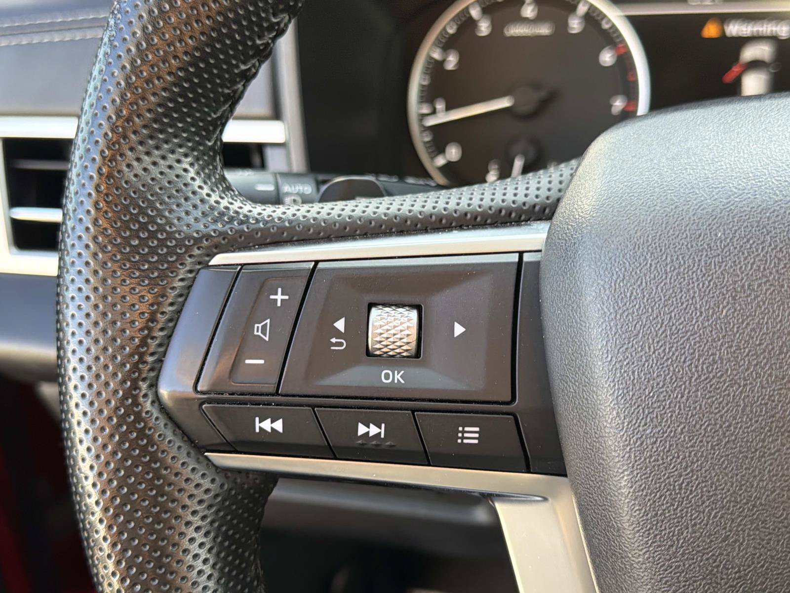 Used 2024 Mitsubishi Outlander AWD image 17