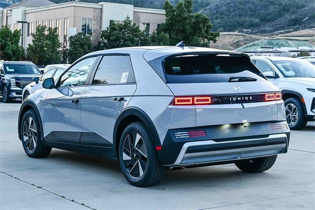 New 2026 Hyundai Ioniq 5 SE image 8
