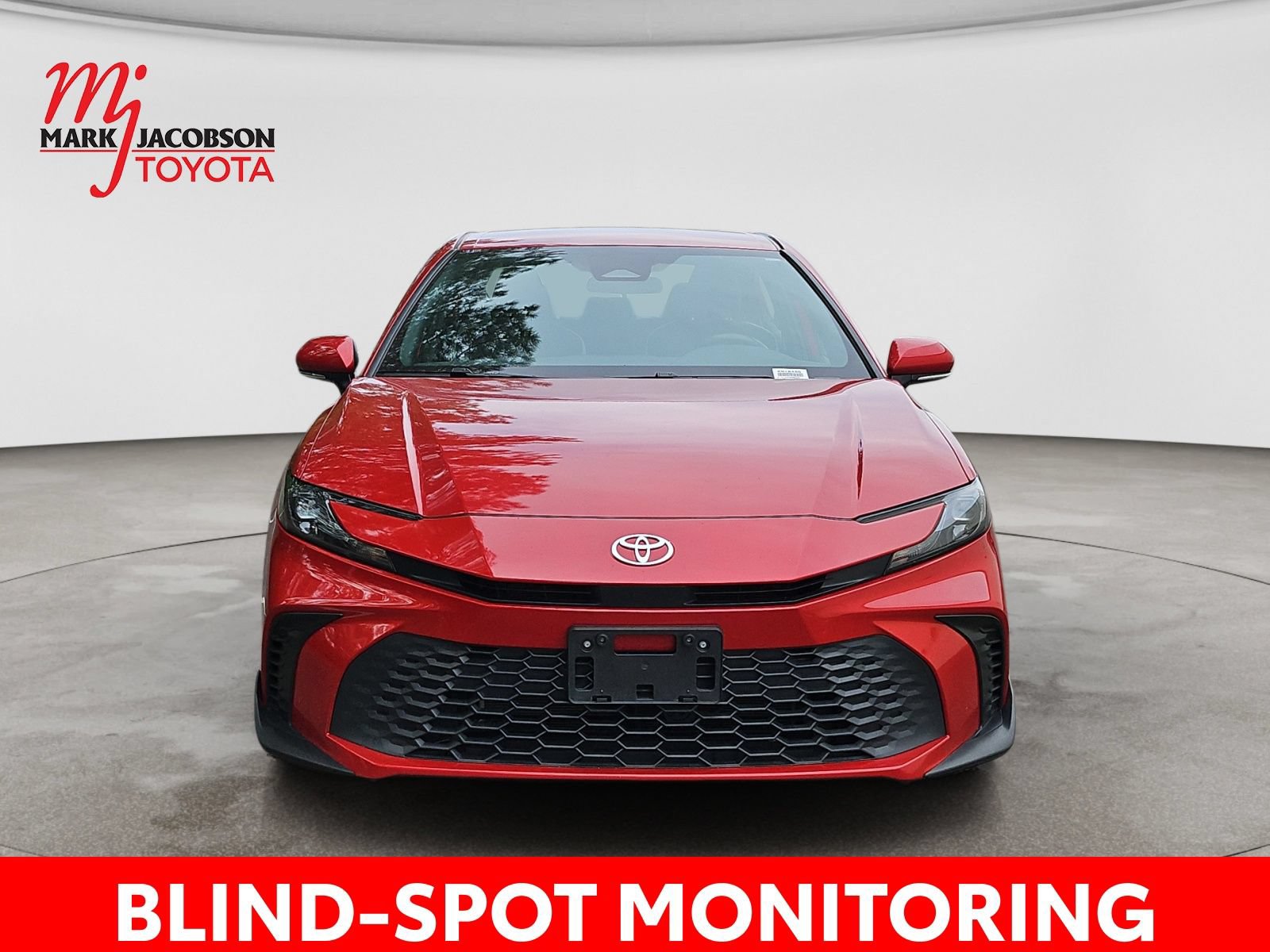 Used 2025 Toyota Camry SE FWD image 3