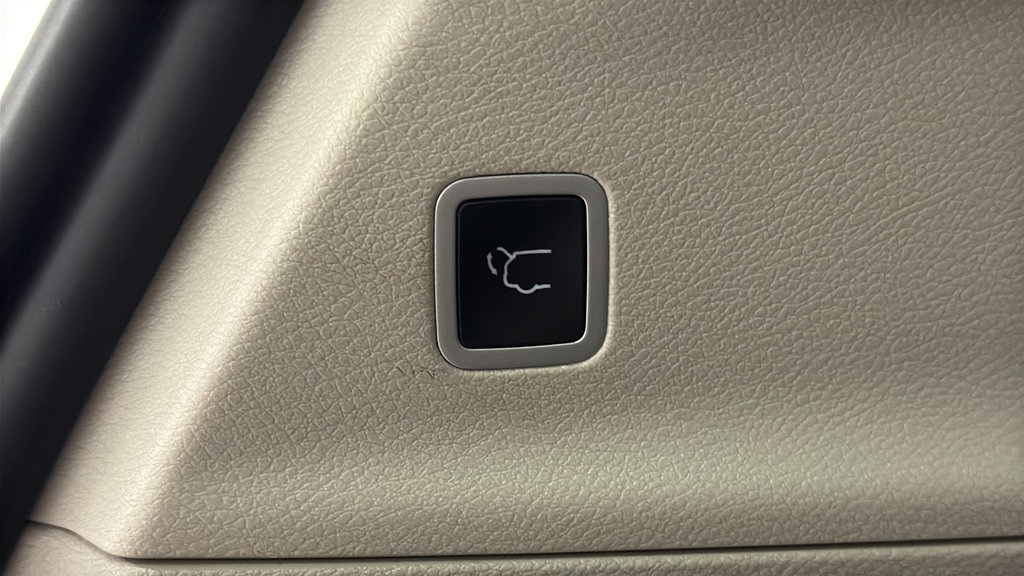 Used 2024 Chrysler Pacifica Touring-L FWD image 29