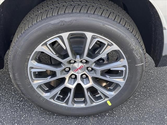 New 2026 GMC Yukon XL Denali w/ Denali Reserve Package image 16