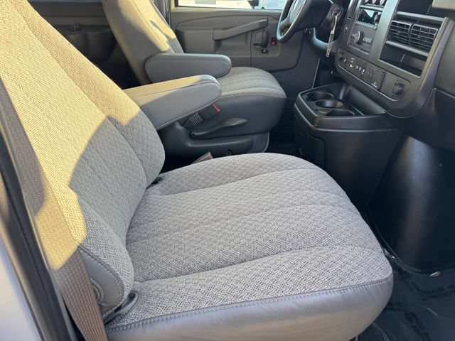 Used 2025 Chevrolet Express 3500 LT w/ LT Preferred Equipment Group RWD image 6